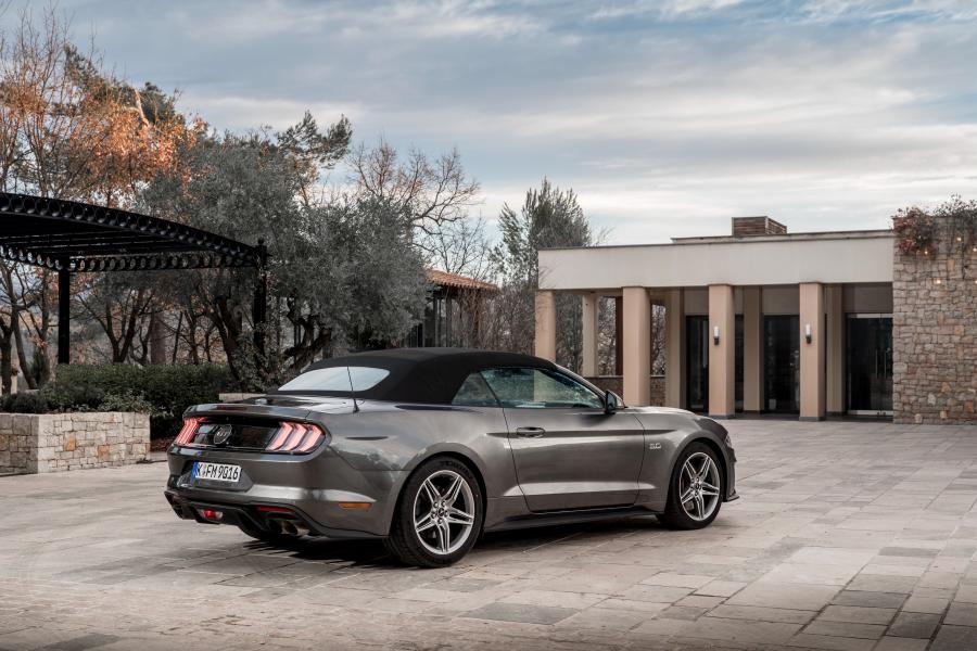  Ford Mustang GT Convertible 2017 года  (EU) (фото 17 из 34)